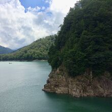 乗り場はこのトンネルの途中にある