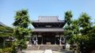 隅田川左岸に位置する黄檗宗寺院