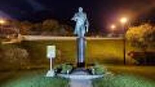 元町公園のすぐ下にあるペリー像