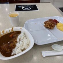 朝食にカレーがあった