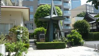 明治維新の前後で活躍した林鶴梁の墓が、赤坂の澄泉寺にあります。多くの影響を与えました。