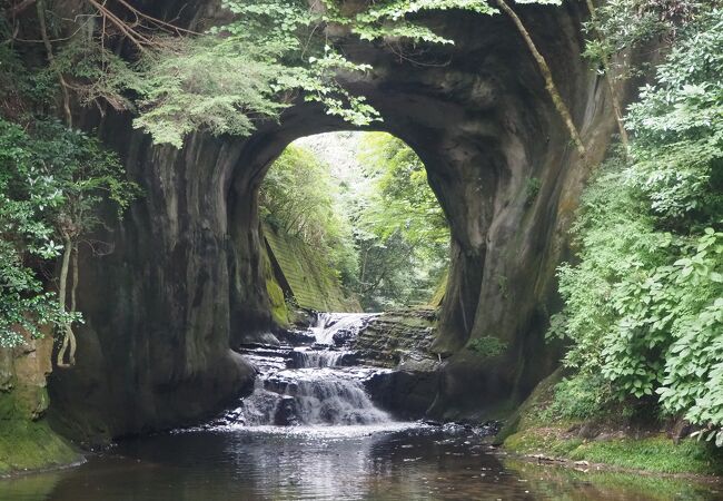 人が掘ったとは思えません。