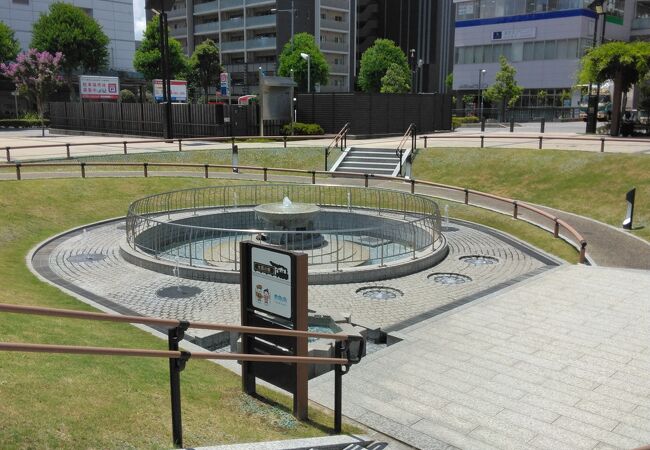 大垣駅前にある大きな噴水