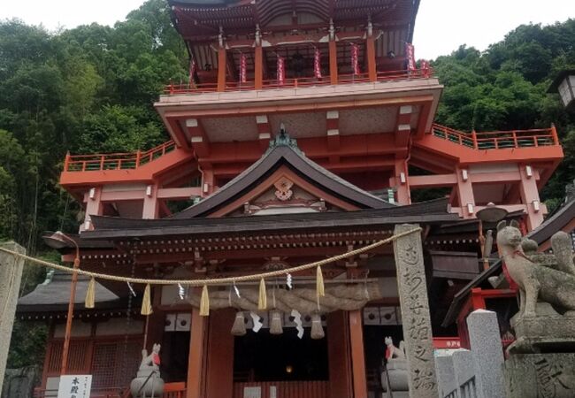 一目で佐賀の祐徳稲荷神社を思い出す