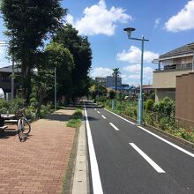 長い直線の自転車道