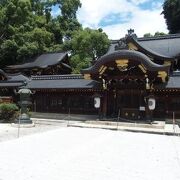 あぶり餅も名物の神社