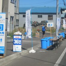 36キロ地点付近の給水所の様子