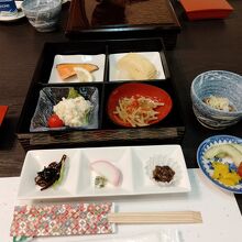  朝食