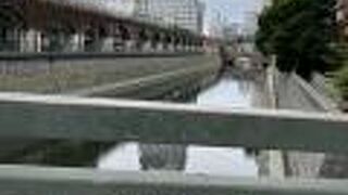 橋巡りも楽しい。