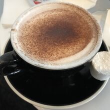 コーヒーマシンにホットチョコレートがあって個人的に大満足。