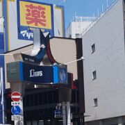 所沢のロータリーに面して