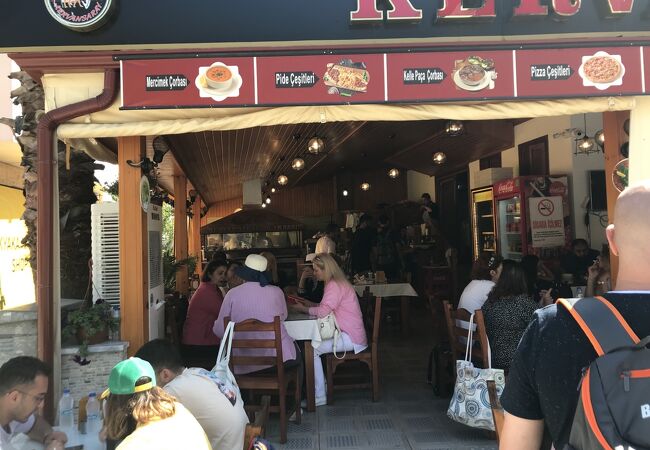 バルク・エクメッキという魚のサンドウィッチ