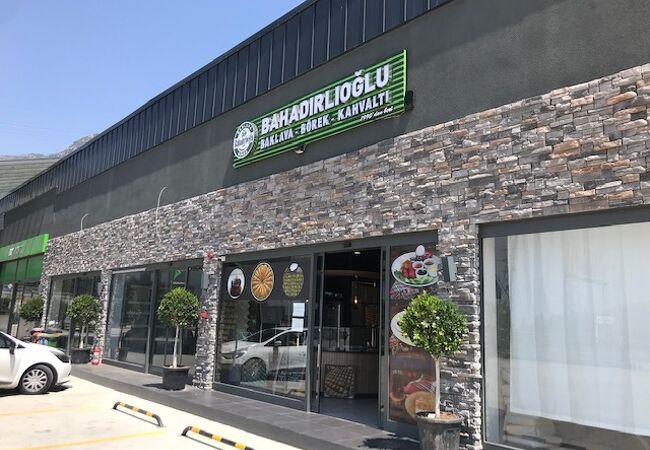 お菓子屋兼カフェ