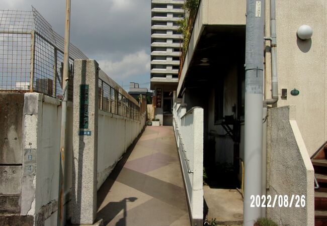 ビルの建物の寺です。