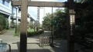 京急「梅屋敷」駅の名の由来になった屋敷の跡の公園は、見所いっぱい