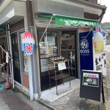 津諏訪神社をくだった交差点にある