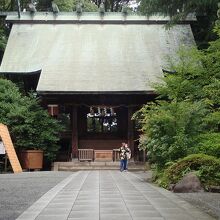 神社の本殿。立派な造り、規模だった