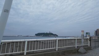 腰越海岸から臨む