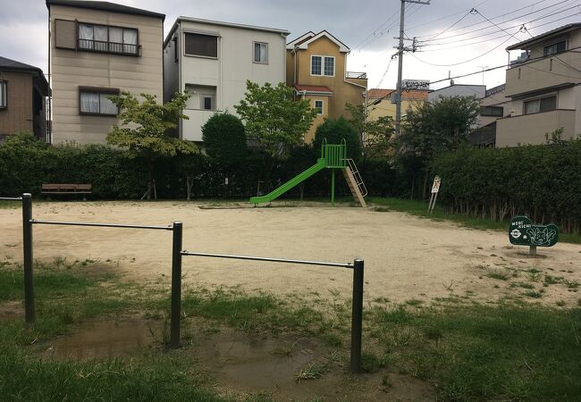 住宅地の小さな公園