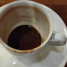 これがギリシャコーヒーです。癖が有ります