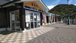 権現湖パーキングエリア(上り線)ショッピングコーナー