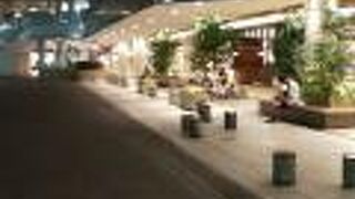 駅直結ではないですがすぐです