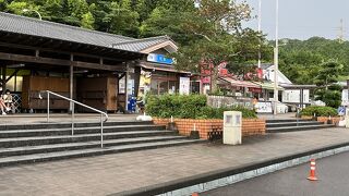 小さいながらも土産物の品数は多い