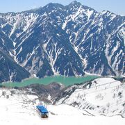 富山の立山から長野の扇沢に向けて黒部アルペンルートを巡りましたが、一番景色が見事だった場所です。