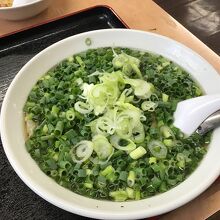 オーダーした、青ネギラーメン。