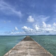 海につづく桟橋