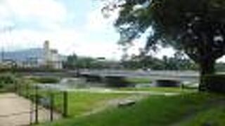 賀茂川に架かる北山大橋