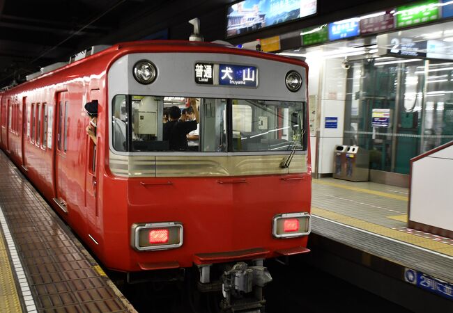 路線が集中する名鉄名古屋駅