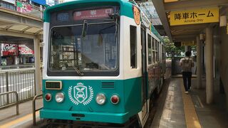 国道１号線を走る路面電車