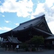 大きな阿弥陀堂がある寺院