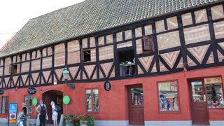 無料で入れます。