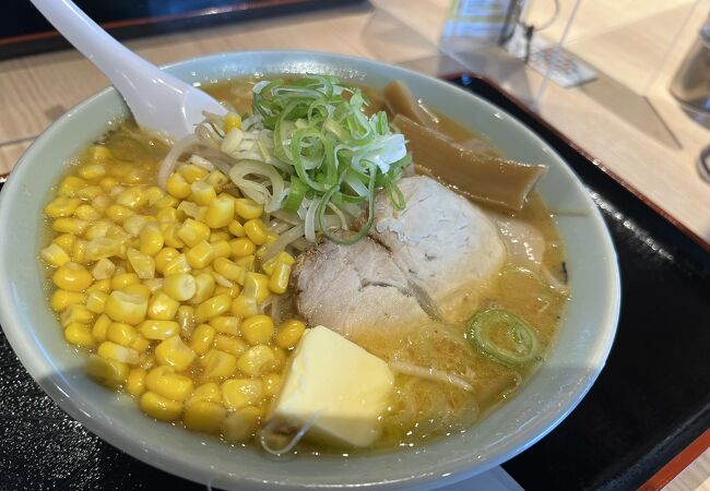 飛行機に乗る前に、旭川ラーメンを食べられるお店