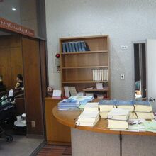 赤坂教会の受付と、礼拝堂の後部の一部を見ることができました。