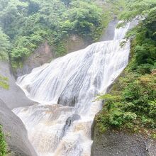 吊り橋からの袋田の滝