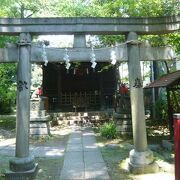 赤坂氷川神社の四合稲荷神社は、「しあわせ」神社と読むそうです。おめでたい名称で、貴重です。