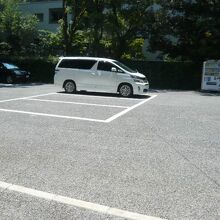 フォートラベルの情報では、この付近に黒色の解説があるはずだが