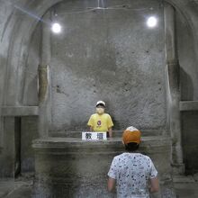 防空壕の中に教壇もあった