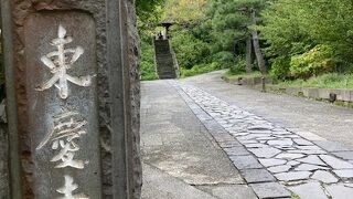 鎌倉の自然と一体となった素晴らしい寺院です。