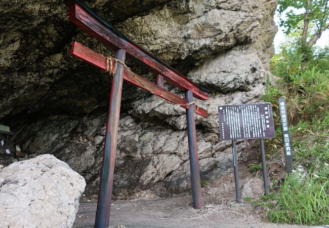 古代の人々も温泉に浸かったのでしょうか。