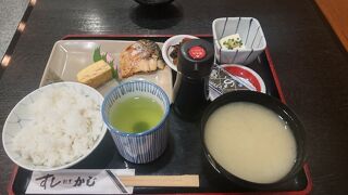 博多駅筑紫口の寿司屋で朝食