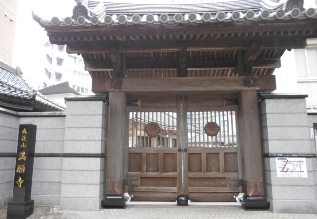 街中にある天台宗寺院