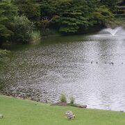 1990年開館の広大な庭園を有する美術館