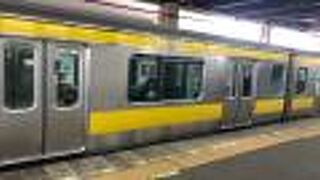 各駅停車と快速がある！