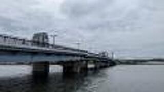 宍道湖に架かる大きな橋