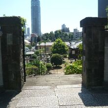 専福寺の入口です。本堂や境内は、入口の下側の場所にあります。