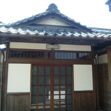 専福寺の社務所ではないかと推察しています。簡素な感じです。